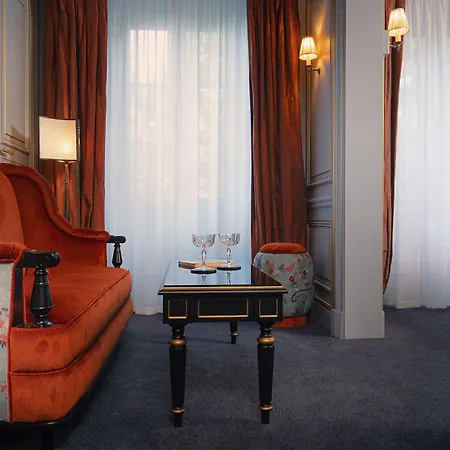 Maison Proust, & La 5*