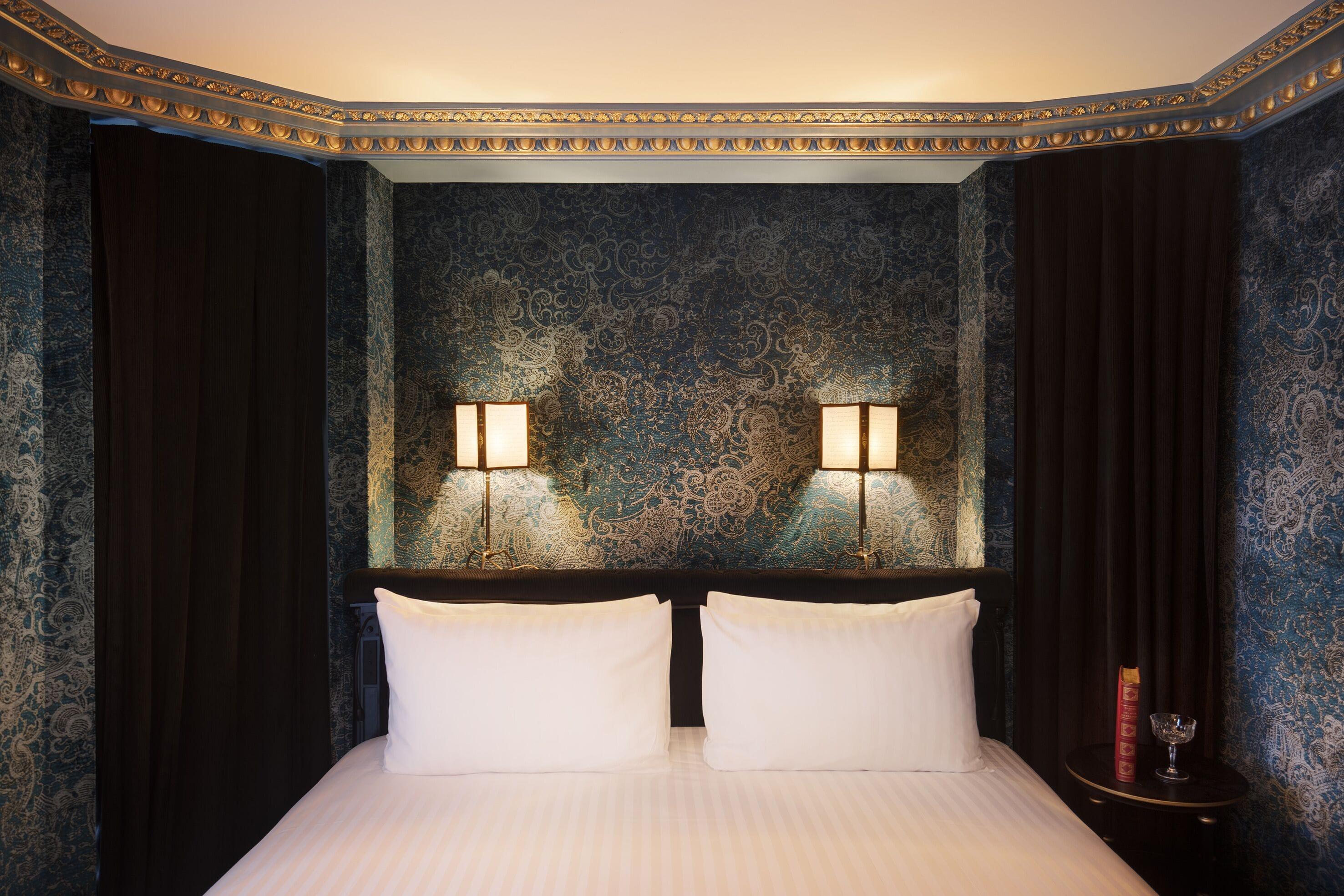 Maison Proust, & La Parigi